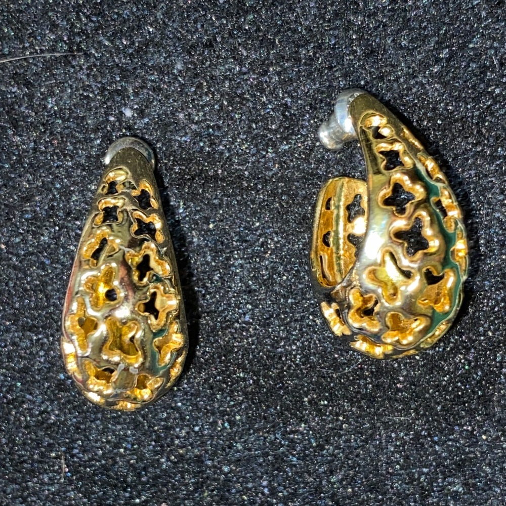 Elegant Gold filagree Earrings